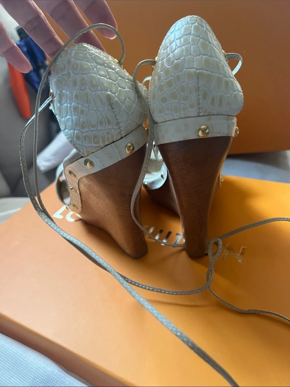 bebe elegant beige